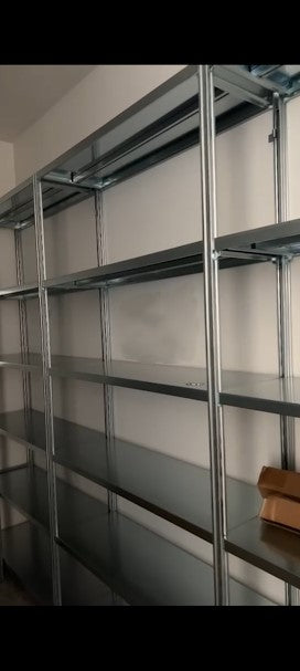 Scaffale metallico 100 cm in ambiente laboratorio